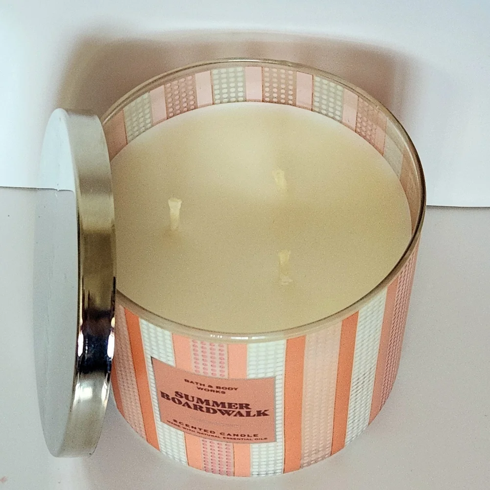 Bath & Body Works summer boardwalk